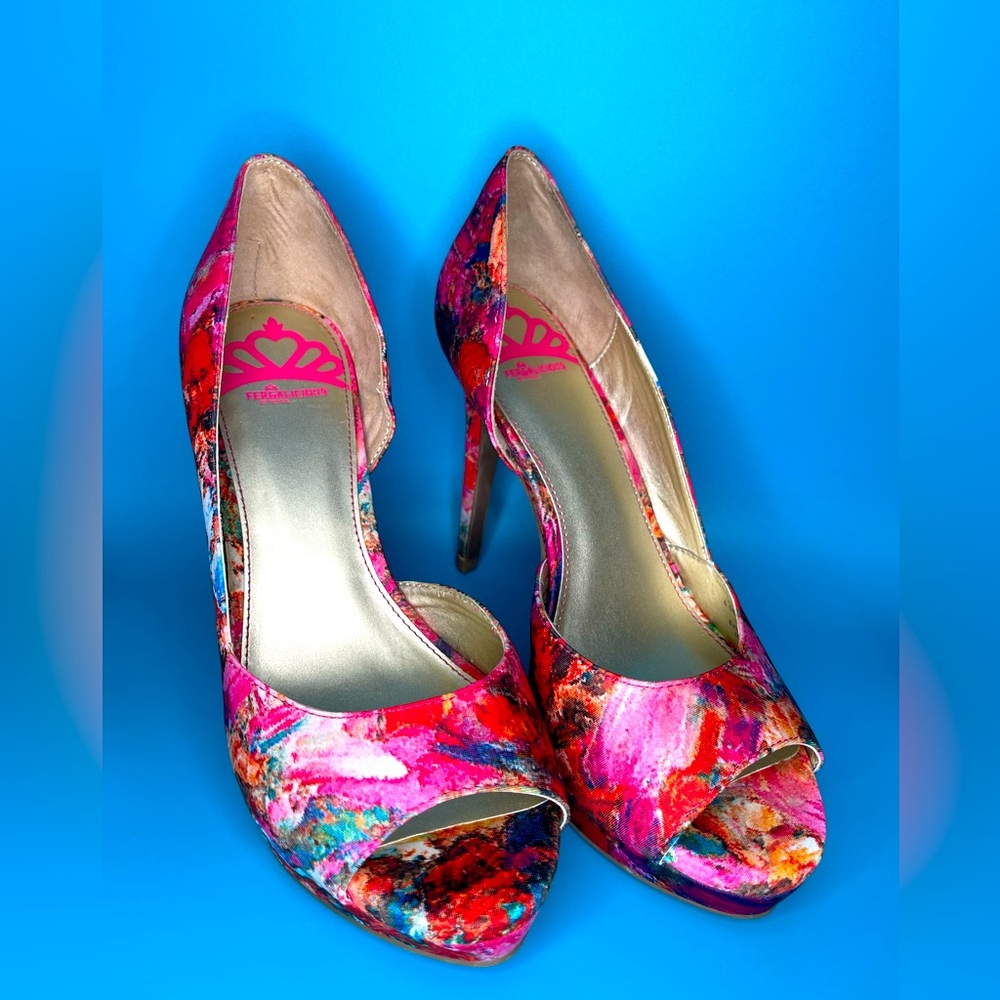 Size 8.5 ‘Fergalicious’ platforms!